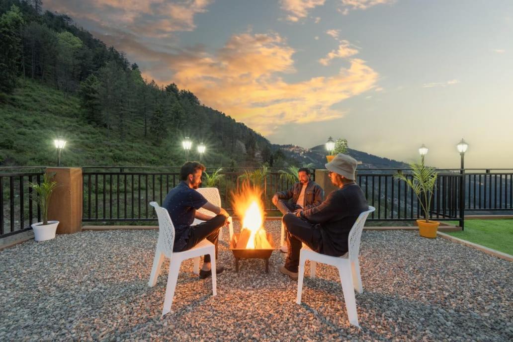 The Tranquility Retreat I Vacations I Conference I Mice I Family Events I Open Air Terrace I Sky Bonfire I Kufri By Exotic Stays Exterior photo